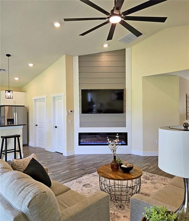 For Sale: $315,000 (3 beds, 2 baths, 1612 Square Feet)