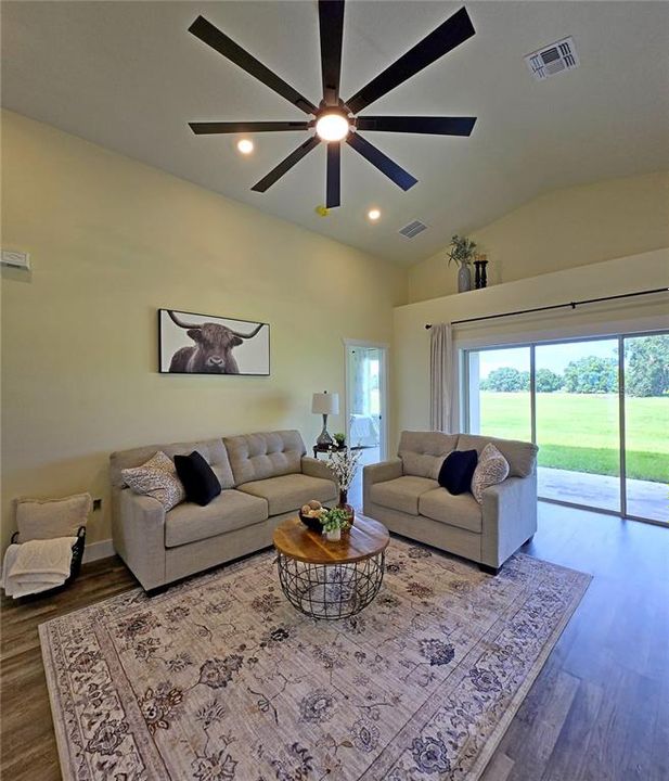 For Sale: $315,000 (3 beds, 2 baths, 1612 Square Feet)