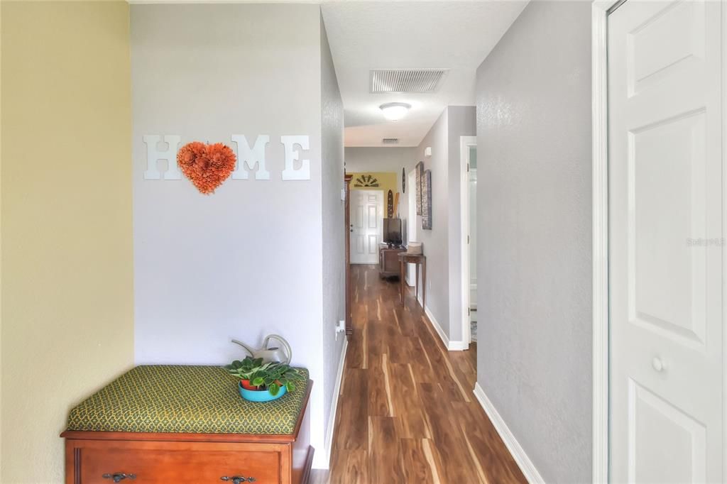 待售: $225,000 (2 贝兹, 2 浴室, 1226 平方英尺)