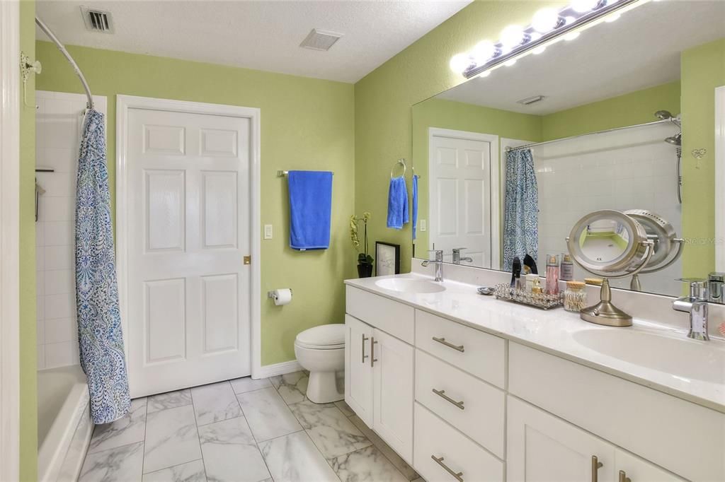 待售: $225,000 (2 贝兹, 2 浴室, 1226 平方英尺)