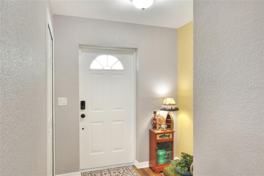 待售: $225,000 (2 贝兹, 2 浴室, 1226 平方英尺)