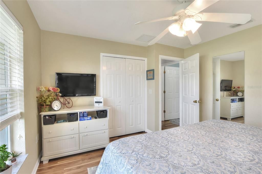 待售: $225,000 (2 贝兹, 2 浴室, 1226 平方英尺)