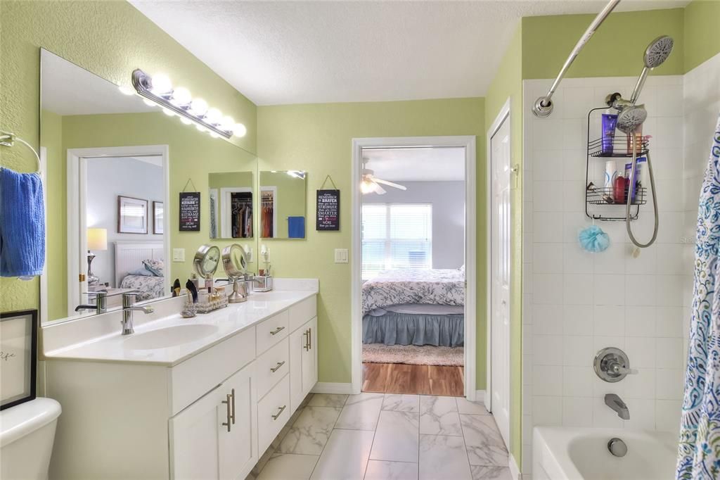 待售: $225,000 (2 贝兹, 2 浴室, 1226 平方英尺)