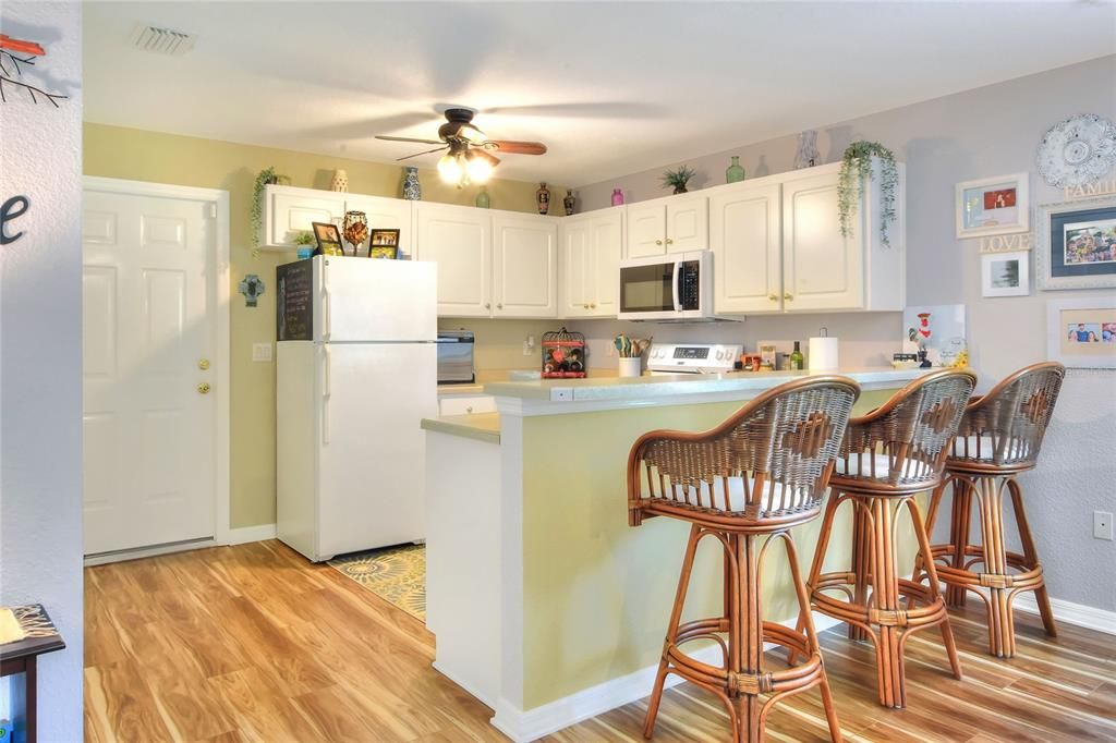 待售: $225,000 (2 贝兹, 2 浴室, 1226 平方英尺)