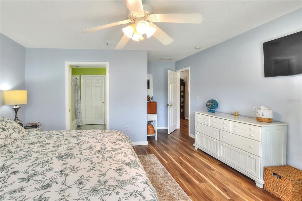 待售: $225,000 (2 贝兹, 2 浴室, 1226 平方英尺)