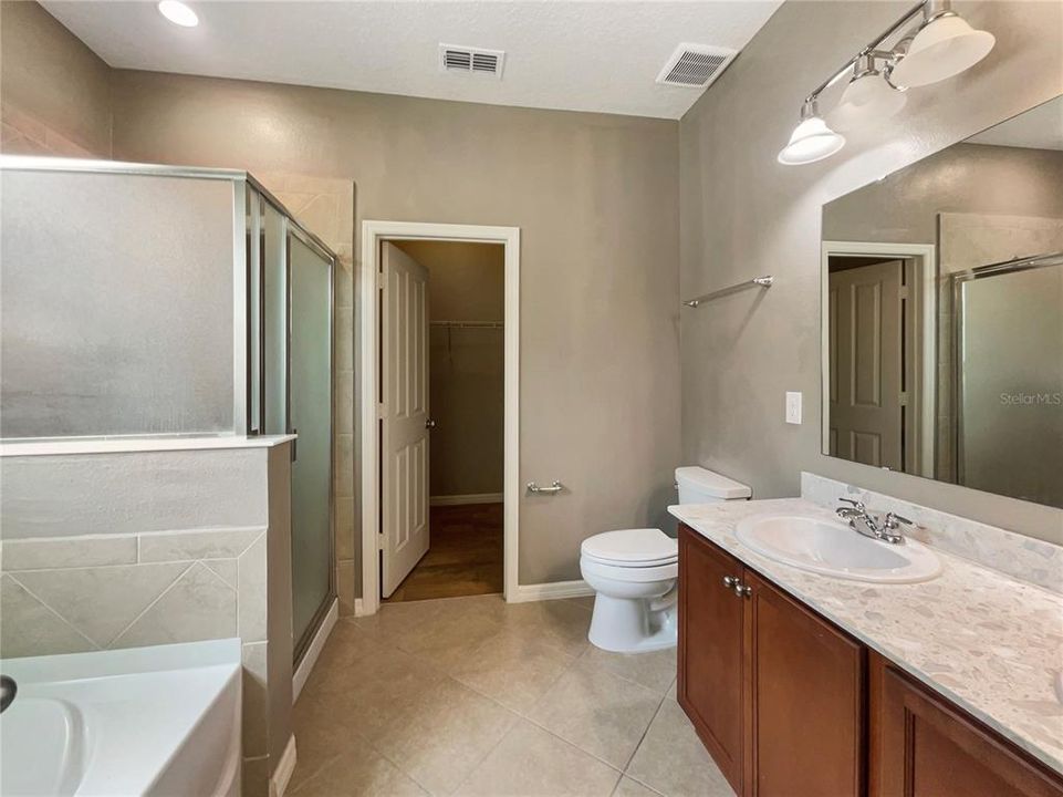 待售: $387,000 (4 贝兹, 2 浴室, 2073 平方英尺)