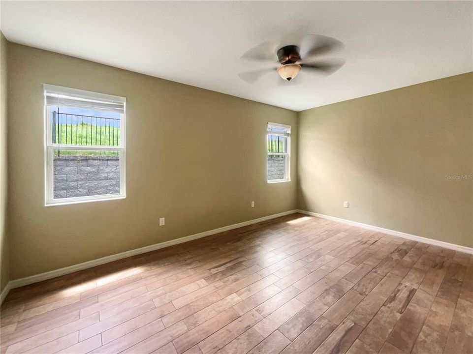 待售: $387,000 (4 贝兹, 2 浴室, 2073 平方英尺)