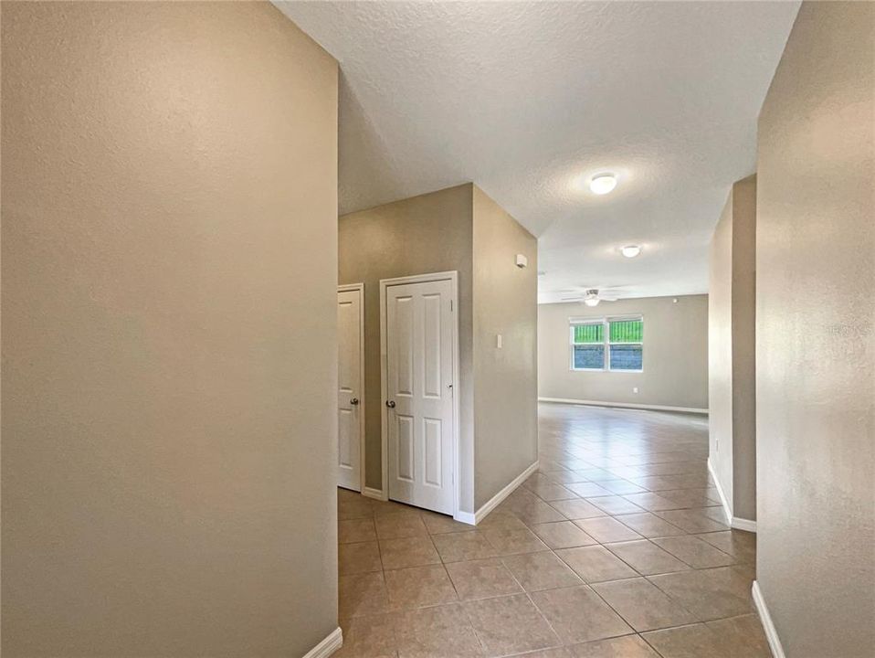 待售: $387,000 (4 贝兹, 2 浴室, 2073 平方英尺)