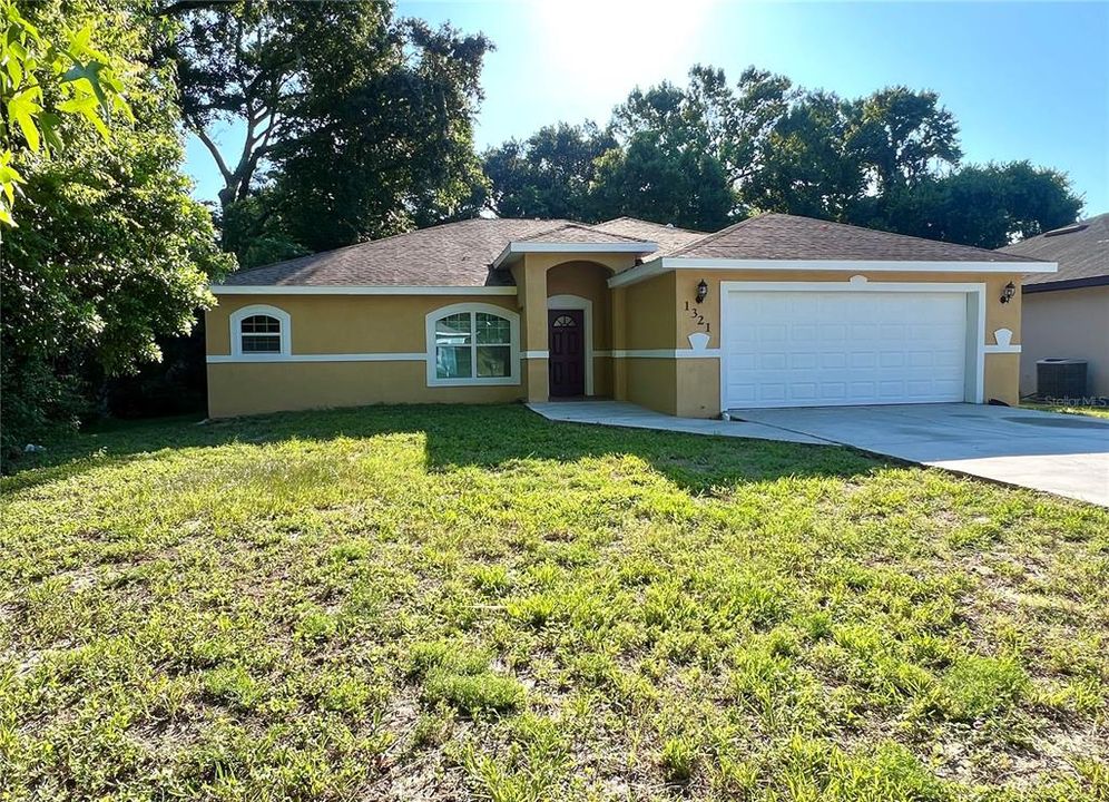 Recently Rented: $2,300 (3 beds, 2 baths, 1798 Square Feet)