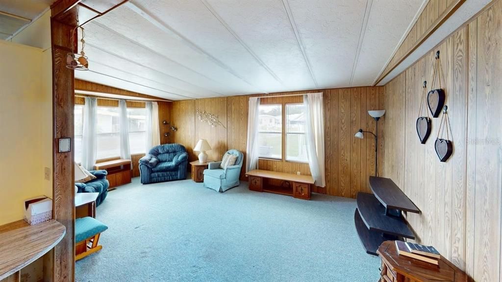 For Sale: $70,000 (2 beds, 2 baths, 1056 Square Feet)