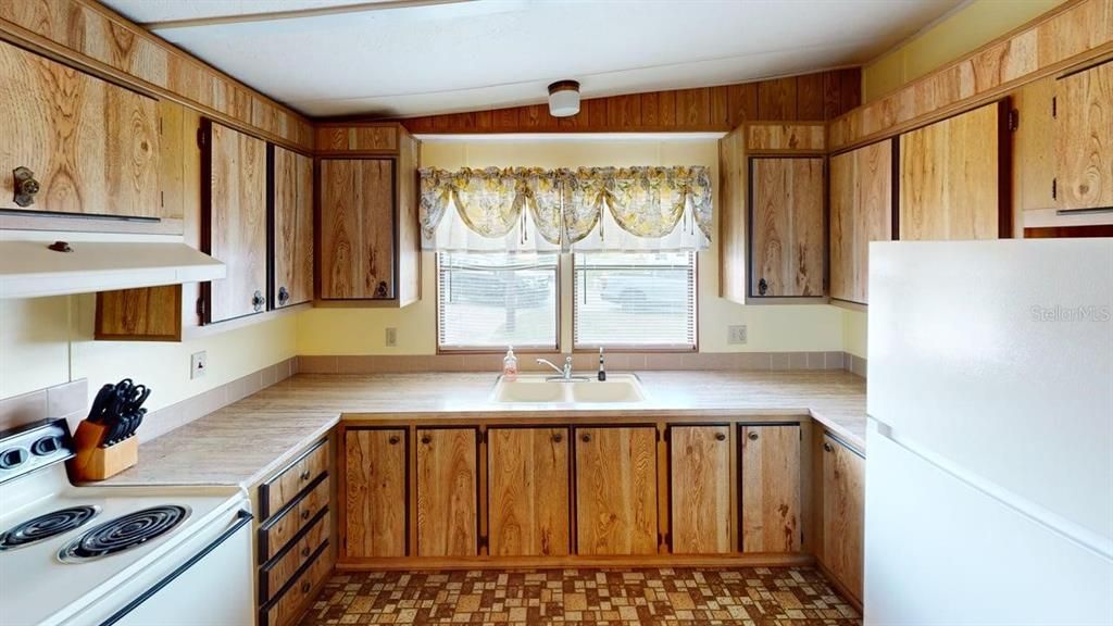 For Sale: $70,000 (2 beds, 2 baths, 1056 Square Feet)