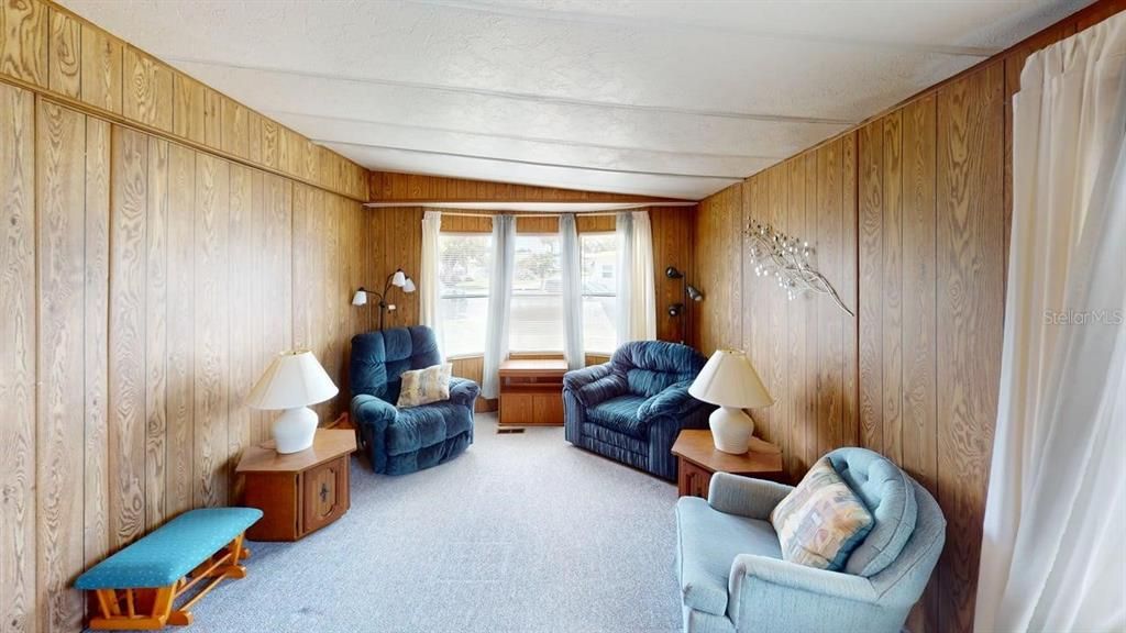 For Sale: $70,000 (2 beds, 2 baths, 1056 Square Feet)