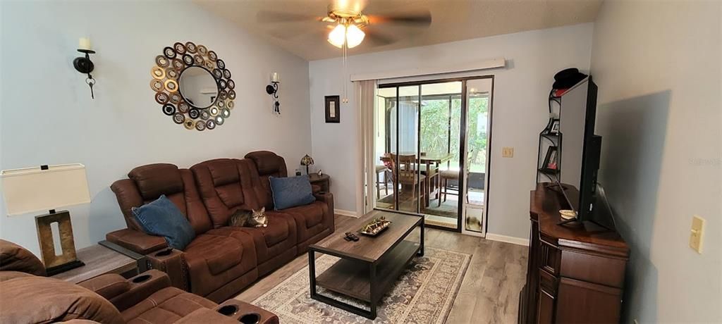 Active With Contract: $179,900 (2 beds, 2 baths, 959 Square Feet)