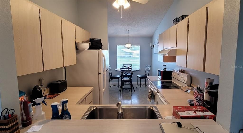 Active With Contract: $179,900 (2 beds, 2 baths, 959 Square Feet)