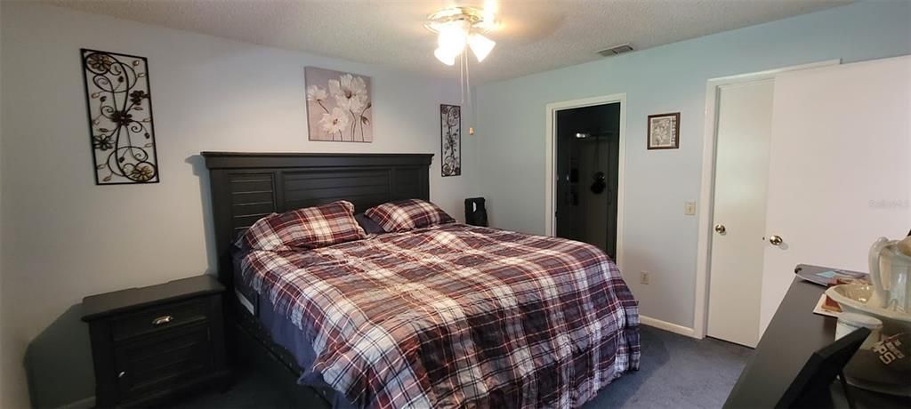 Active With Contract: $179,900 (2 beds, 2 baths, 959 Square Feet)