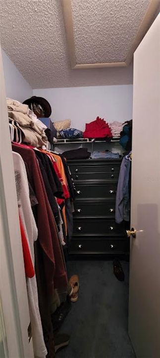 Active With Contract: $179,900 (2 beds, 2 baths, 959 Square Feet)