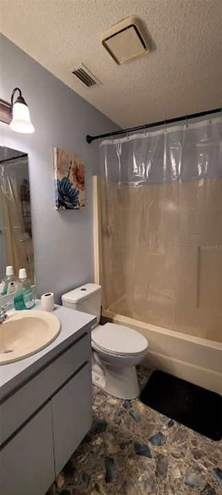 Active With Contract: $179,900 (2 beds, 2 baths, 959 Square Feet)