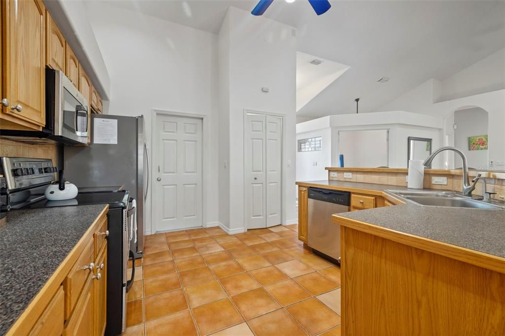 For Sale: $899,000 (3 beds, 3 baths, 2670 Square Feet)