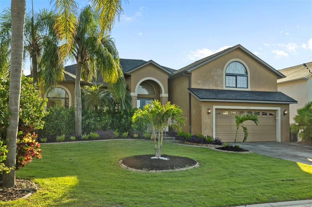 For Sale: $899,000 (3 beds, 3 baths, 2670 Square Feet)