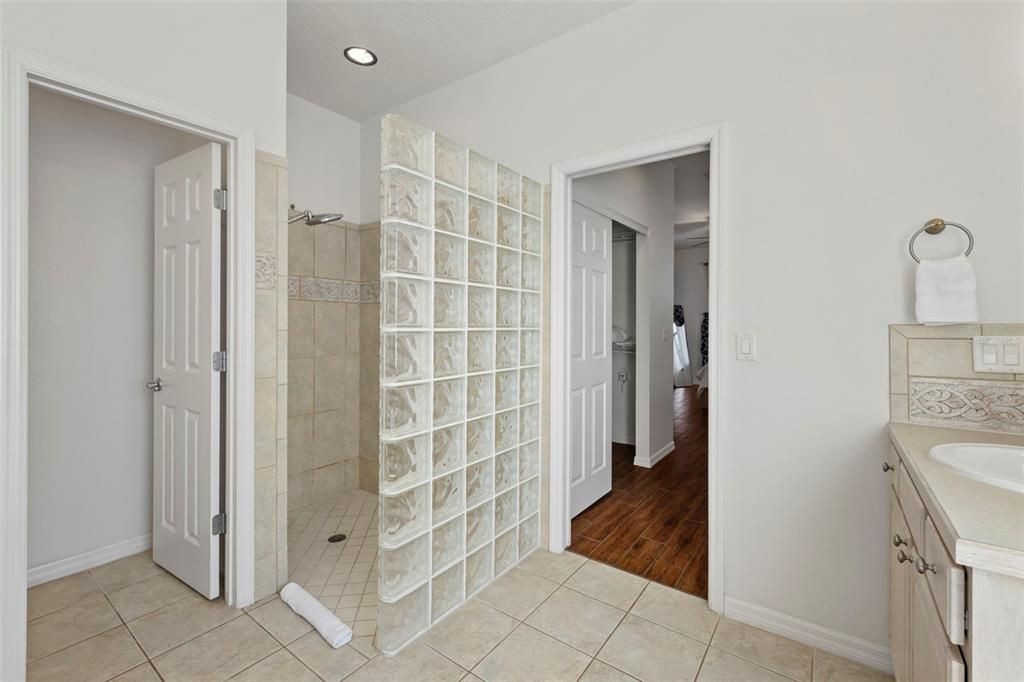 For Sale: $899,000 (3 beds, 3 baths, 2670 Square Feet)