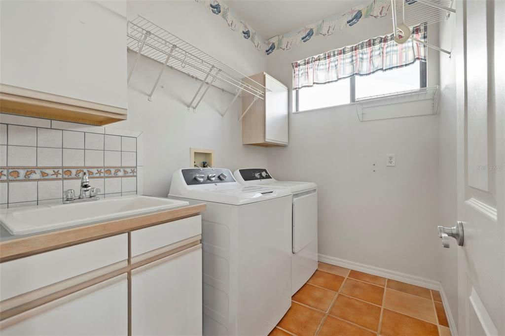 For Sale: $899,000 (3 beds, 3 baths, 2670 Square Feet)