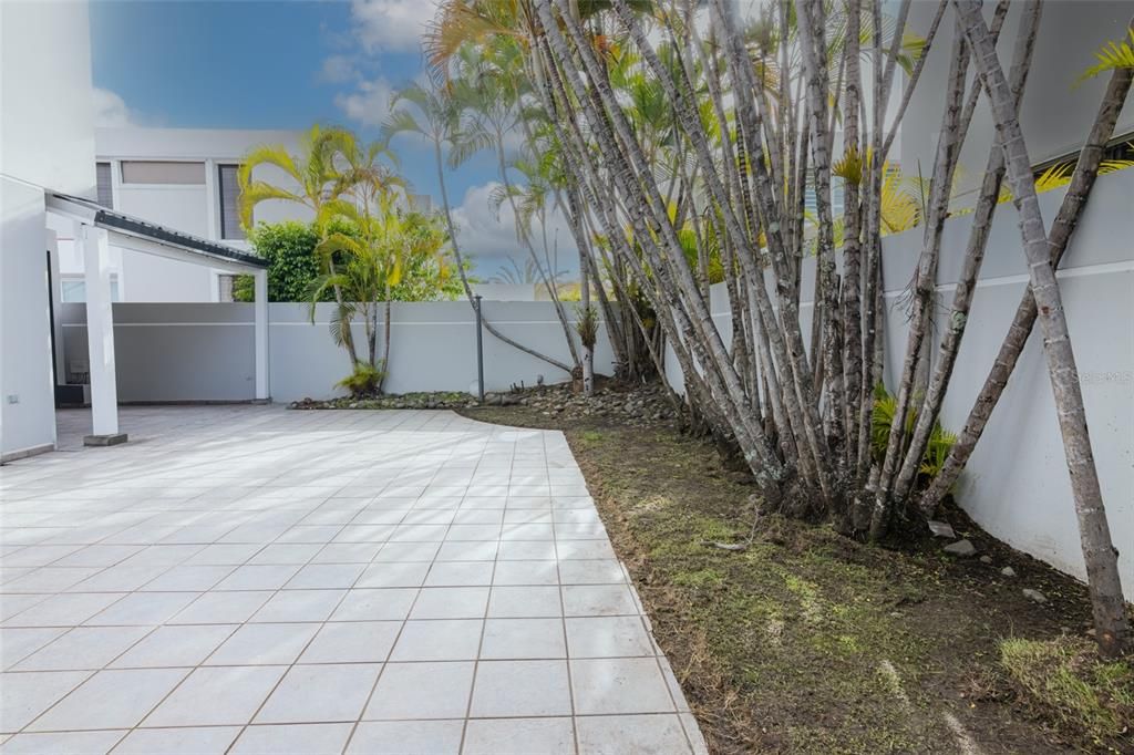 Activo con contrato: $2,250 (4 camas, 2 baños, 2146 Pies cuadrados)