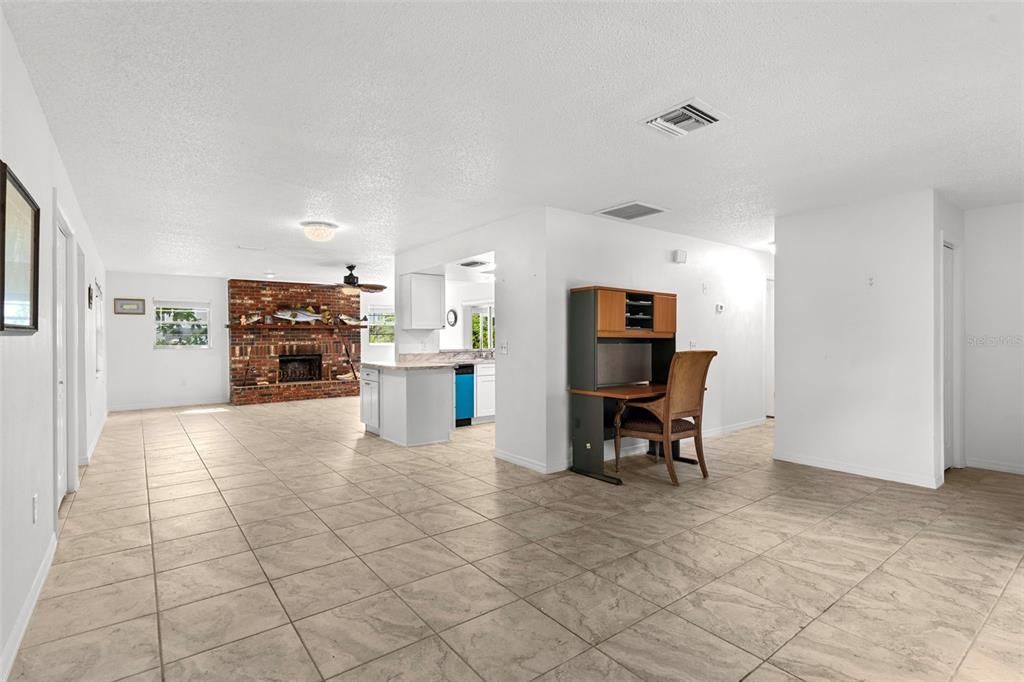 待售: $387,987 (2 贝兹, 2 浴室, 1380 平方英尺)