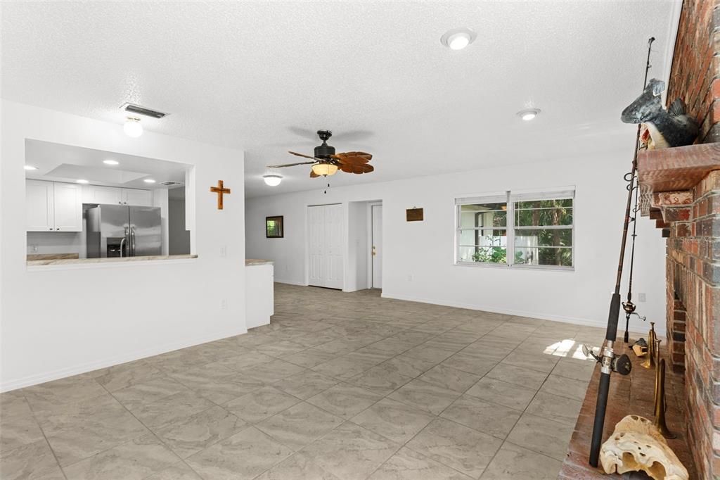 待售: $387,987 (2 贝兹, 2 浴室, 1380 平方英尺)