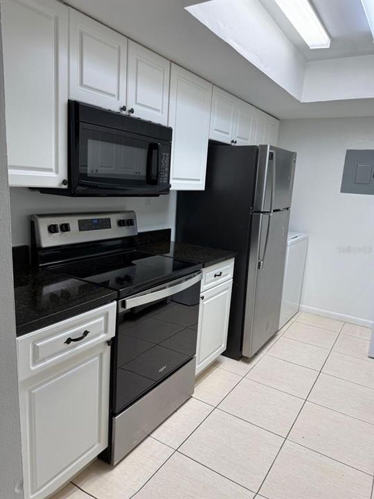 Под контрактом: $1,450 (2 спален, 2 ванн, 976 Квадратных фут)