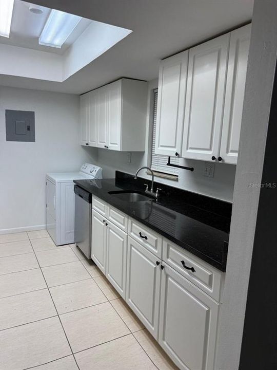 Под контрактом: $1,450 (2 спален, 2 ванн, 976 Квадратных фут)