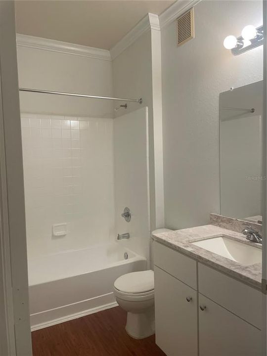 Под контрактом: $199,000 (2 спален, 2 ванн, 1133 Квадратных фут)