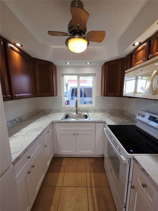 Active With Contract: $109,900 (1 beds, 1 baths, 820 Square Feet)