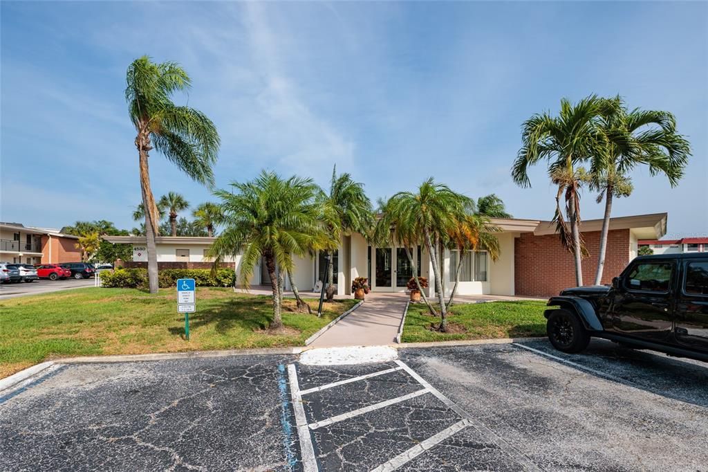 Active With Contract: $109,900 (1 beds, 1 baths, 820 Square Feet)