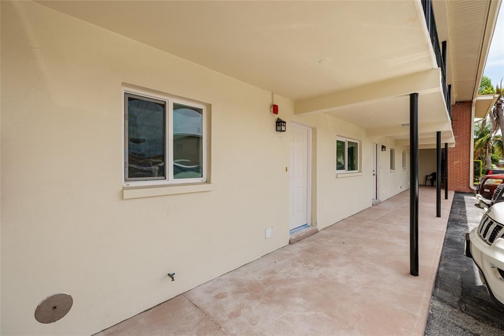 Active With Contract: $109,900 (1 beds, 1 baths, 820 Square Feet)