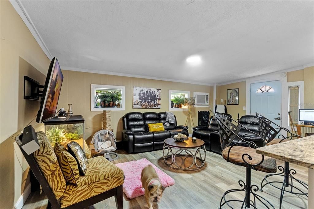 For Sale: $390,000 (6 beds, 0 baths, 3214 Square Feet)