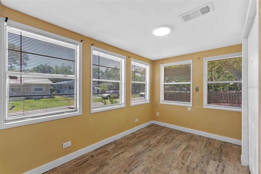 For Sale: $390,000 (6 beds, 0 baths, 3214 Square Feet)