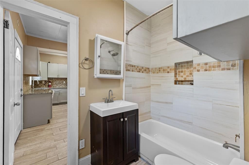 For Sale: $390,000 (6 beds, 0 baths, 3214 Square Feet)