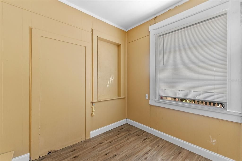 For Sale: $390,000 (6 beds, 0 baths, 3214 Square Feet)