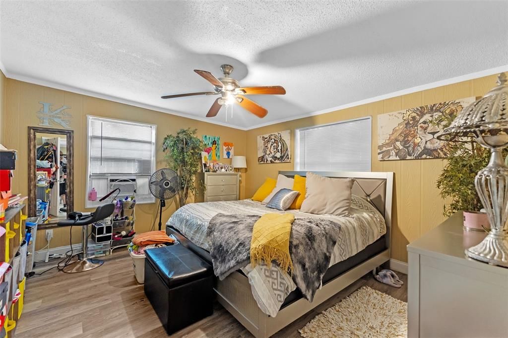 For Sale: $390,000 (6 beds, 0 baths, 3214 Square Feet)