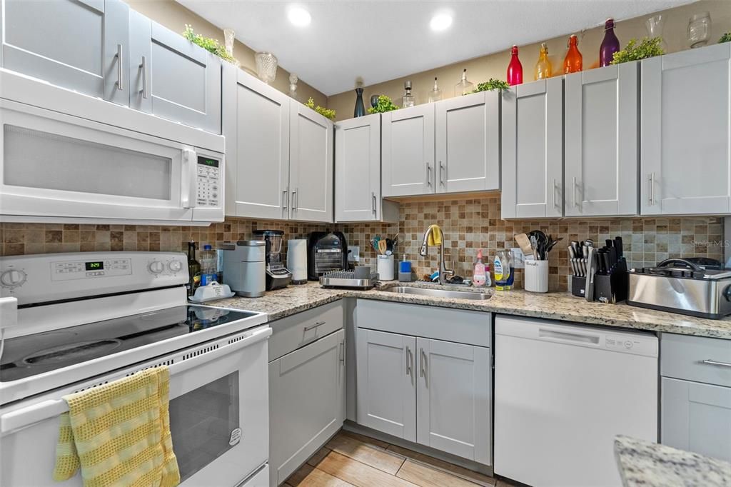 For Sale: $390,000 (6 beds, 0 baths, 3214 Square Feet)