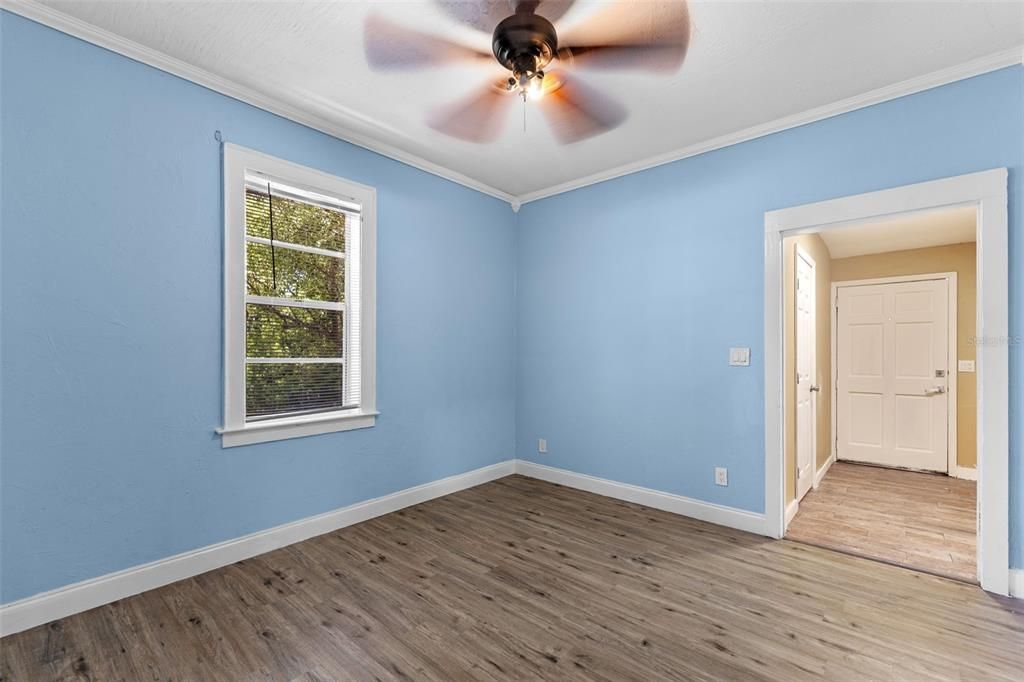 For Sale: $390,000 (6 beds, 0 baths, 3214 Square Feet)