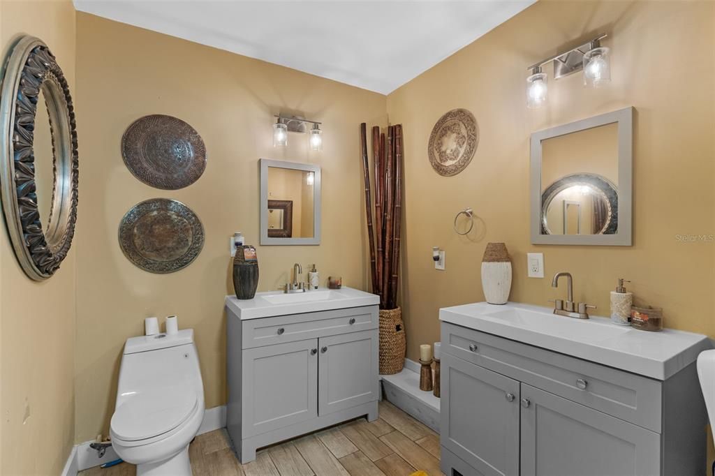 For Sale: $390,000 (6 beds, 0 baths, 3214 Square Feet)