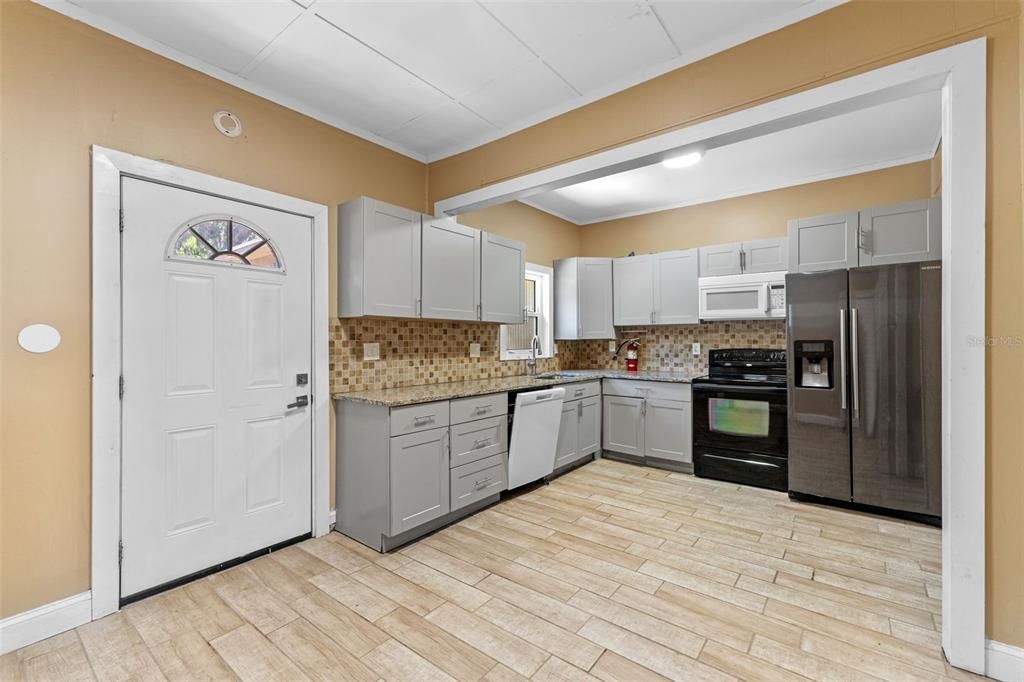 For Sale: $390,000 (6 beds, 0 baths, 3214 Square Feet)