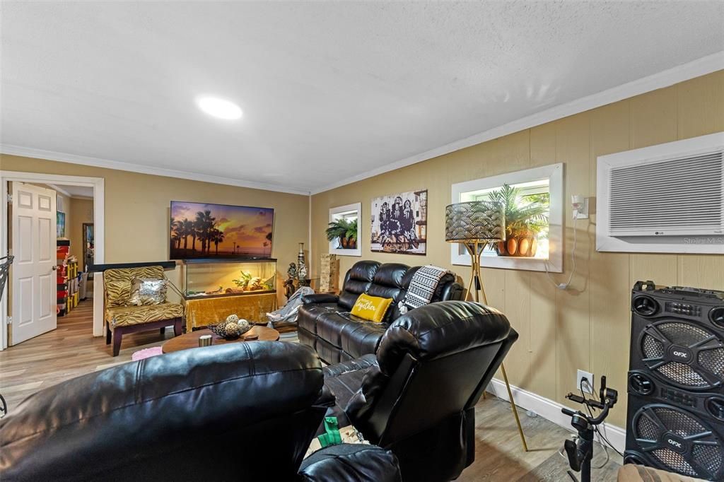 For Sale: $390,000 (6 beds, 0 baths, 3214 Square Feet)