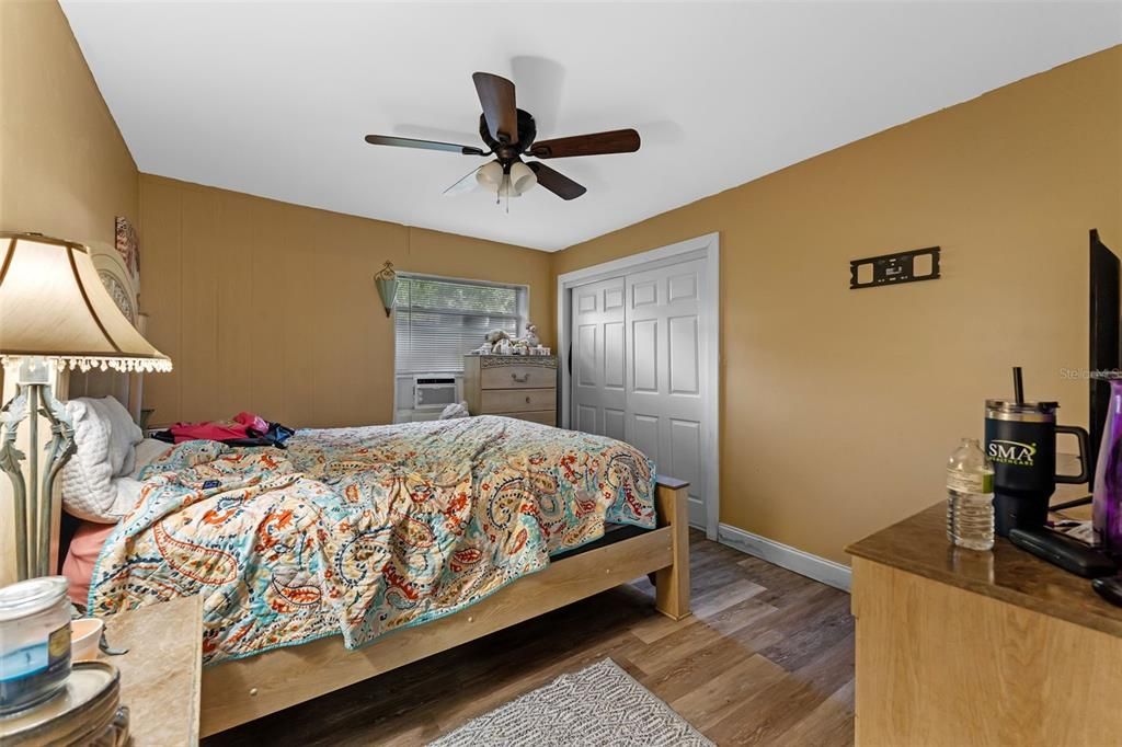 For Sale: $390,000 (6 beds, 0 baths, 3214 Square Feet)