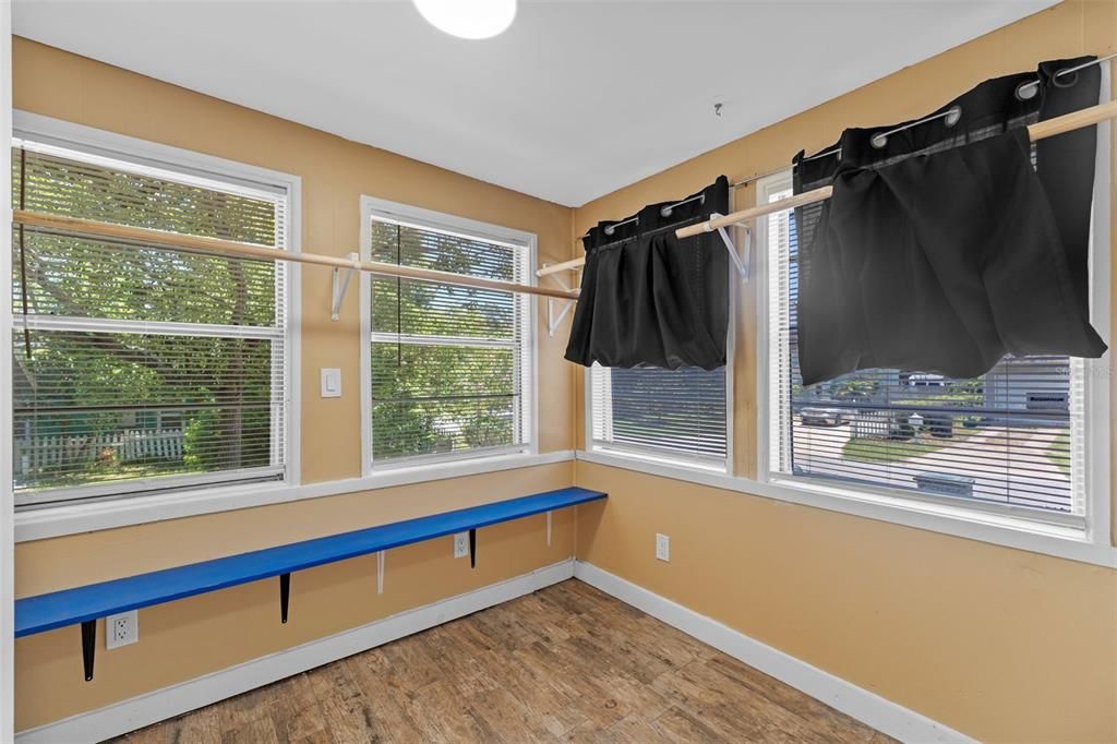 For Sale: $390,000 (6 beds, 0 baths, 3214 Square Feet)