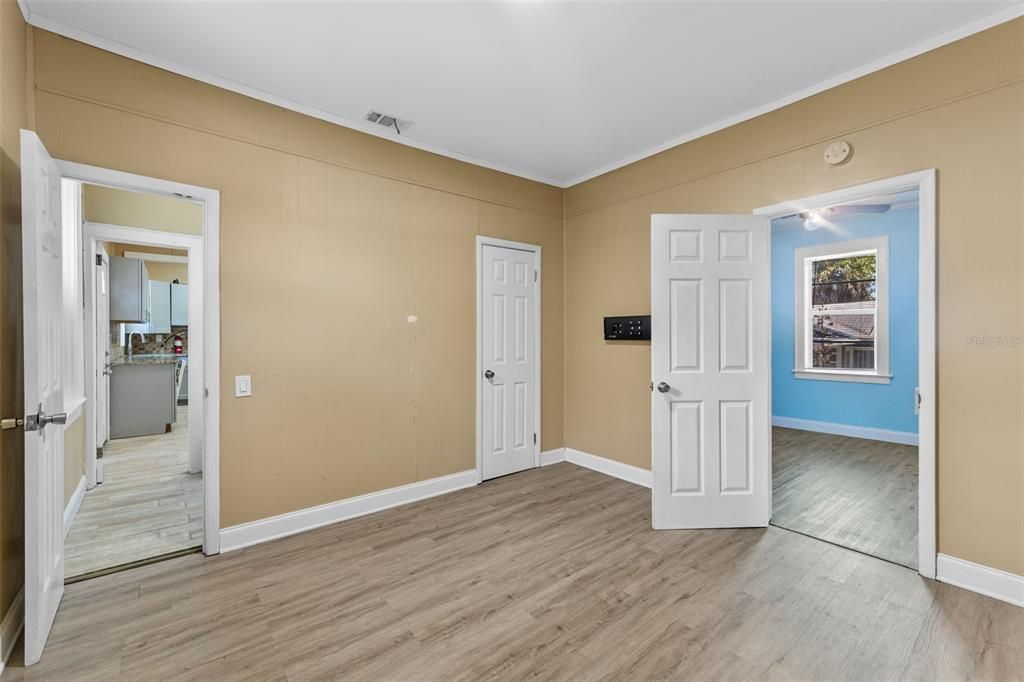 For Sale: $390,000 (6 beds, 0 baths, 3214 Square Feet)