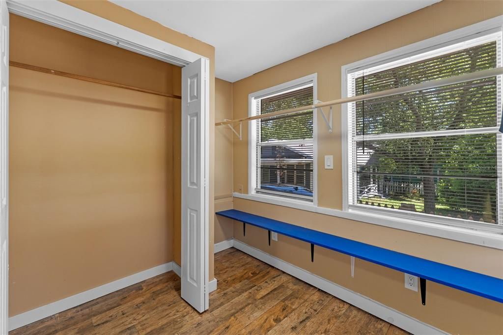 For Sale: $390,000 (6 beds, 0 baths, 3214 Square Feet)