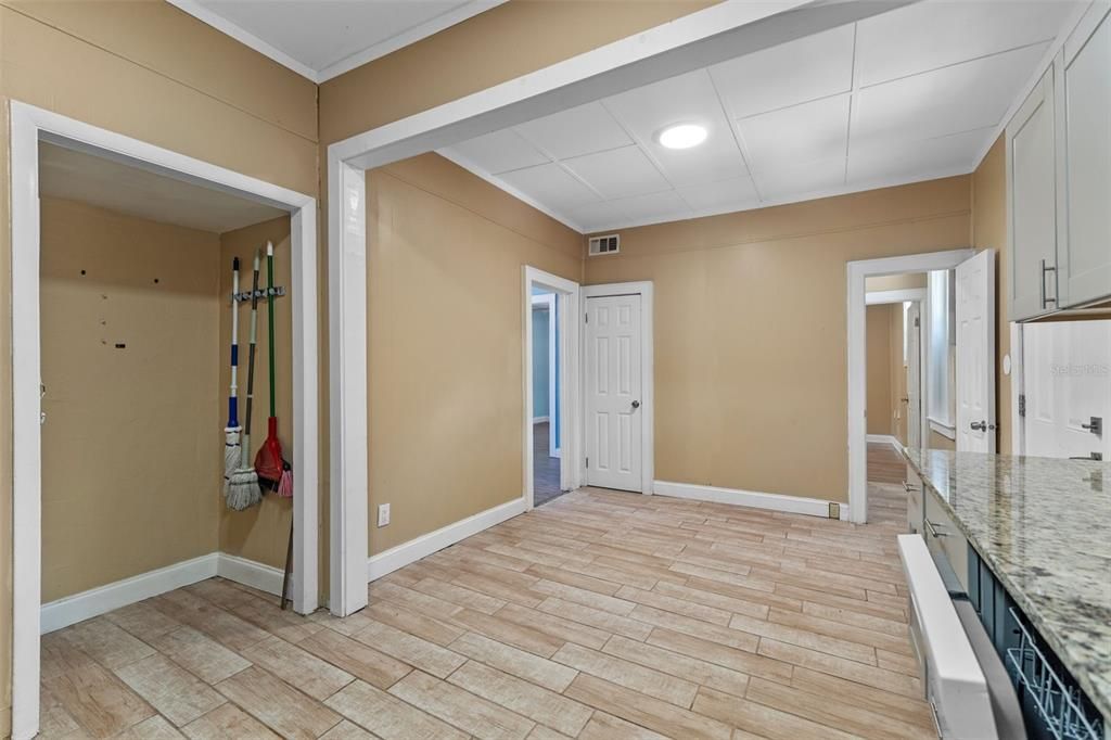 For Sale: $390,000 (6 beds, 0 baths, 3214 Square Feet)