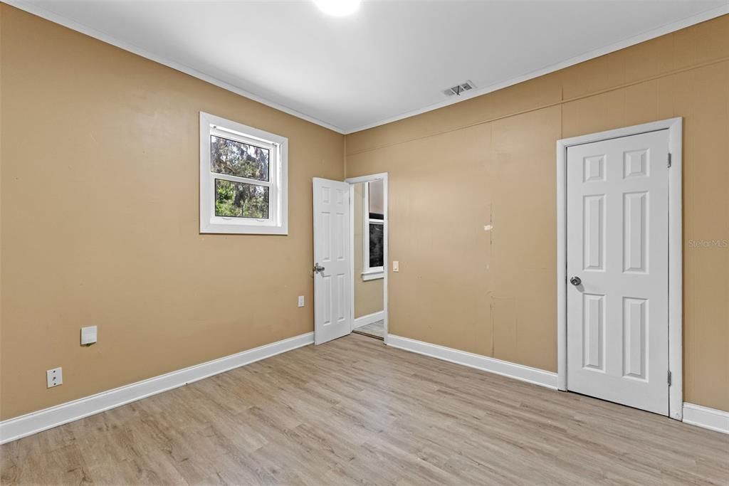 For Sale: $390,000 (6 beds, 0 baths, 3214 Square Feet)